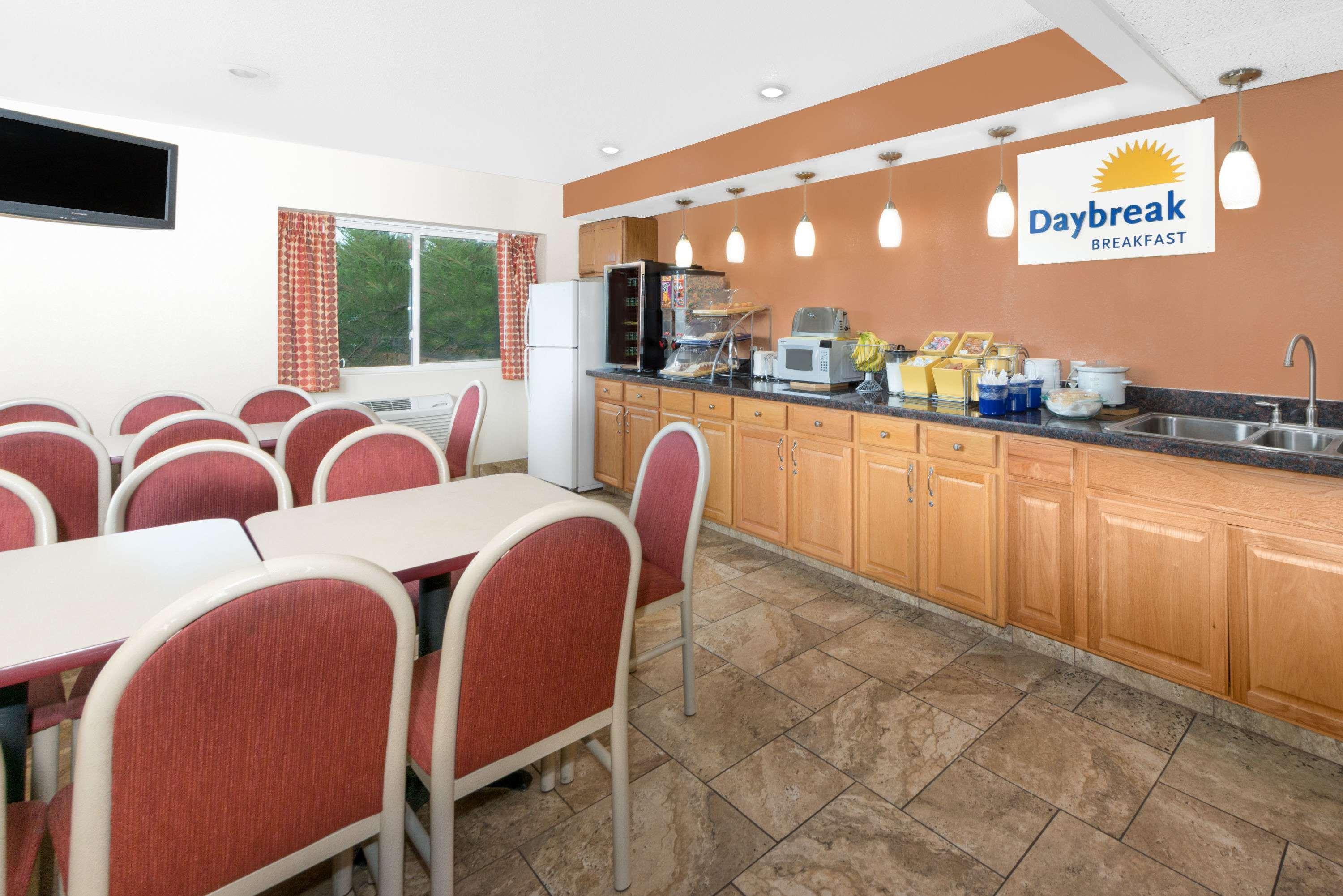Days Inn By Wyndham Ames Εξωτερικό φωτογραφία